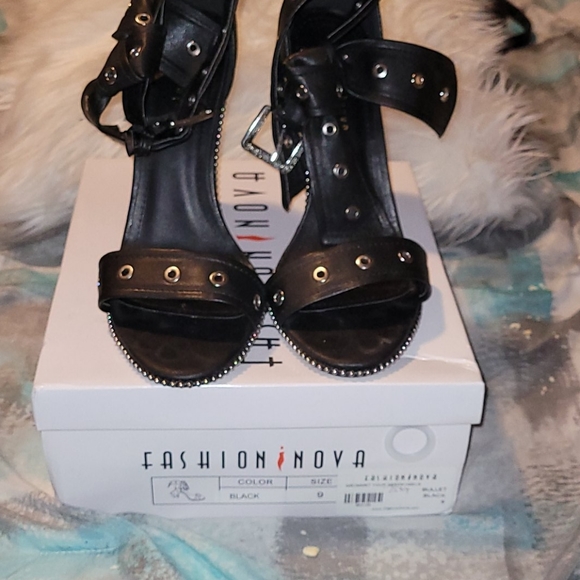 Fashion Nova heels - Picture 6 of 9